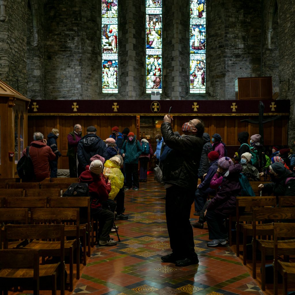 Saat Gereja Irlandia Retret, Kultus Seorang Wanita Suci Berkembang